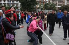 广西柳州：趣味竞技庆“三八”节