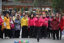 广西柳州：趣味竞技庆“三八”节
