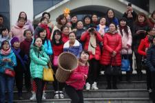 广西柳州：趣味竞技庆“三八”节