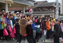 广西柳州：趣味竞技庆“三八”节