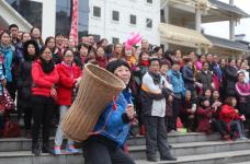 广西柳州：趣味竞技庆“三八”节