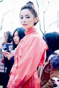 图文：时装周上女星斗艳