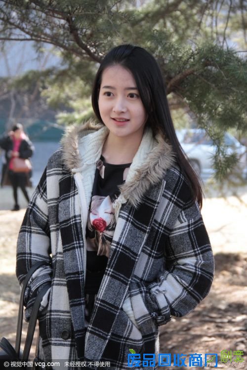 北影艺考第三日美女惹眼 女学生抢镜起舞