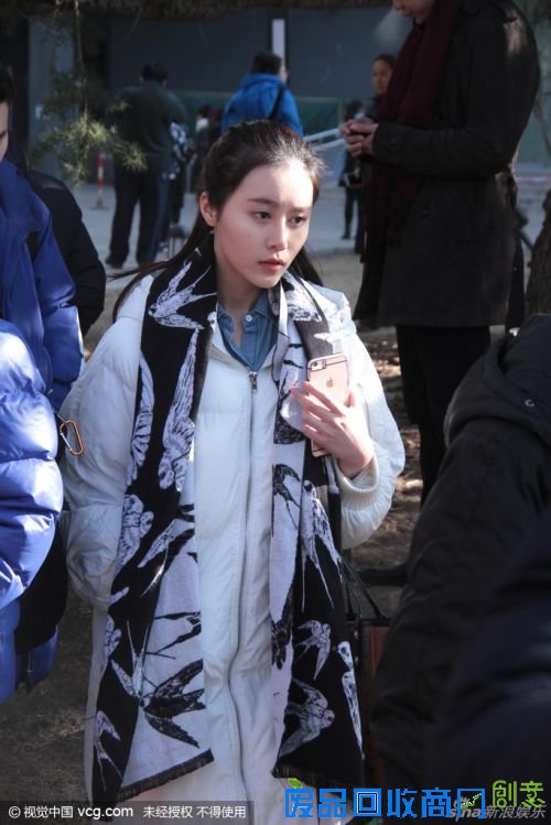 北影艺考第三日美女惹眼 女学生抢镜起舞