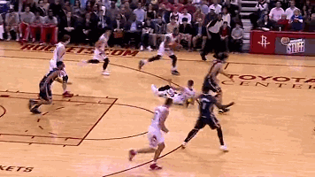 NBA搞笑动态图：场外观众笑不停！