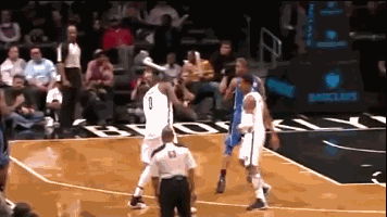 NBA搞笑动态图：场外观众笑不停！