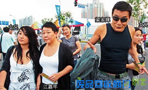 梁家辉和老婆以及一对女儿