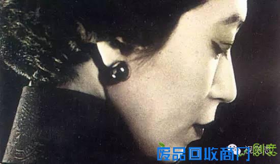 张爱玲隐瞒了她最惊艳的身份：天才插画师