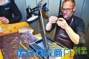 意大利设计师的珠宝铸金术