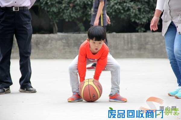 趣味运动会 居民欢乐多 