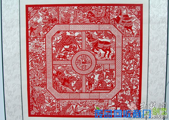 [中华纸韵醉仙桃]剪纸艺人耗时4年完成《三十六行》