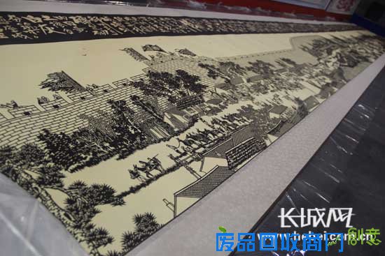 巨幅剪纸画《万里长城图》。