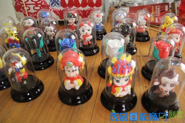 面塑达人自学成才 一晚卖出200多件作品