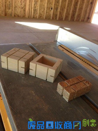 攀岩發現小木盒,原來是男友手工製的求婚戒❤