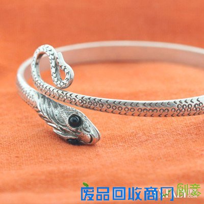 【图】手工银手镯图片展示 手镯的5大颜色含义介绍