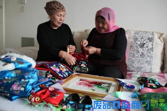 新疆库尔勒市：回族姐妹“秀”出别样风情