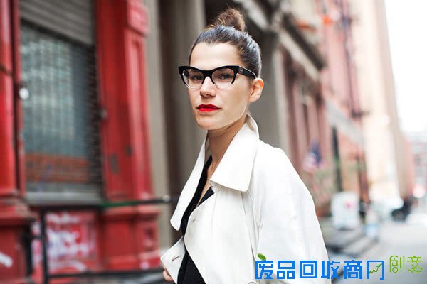 Luxottica携手中国剪纸艺术家邱珈推出时尚艺术数字项目