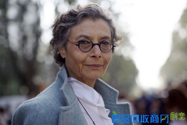 Luxottica携手中国剪纸艺术家邱珈推出时尚艺术数字项目