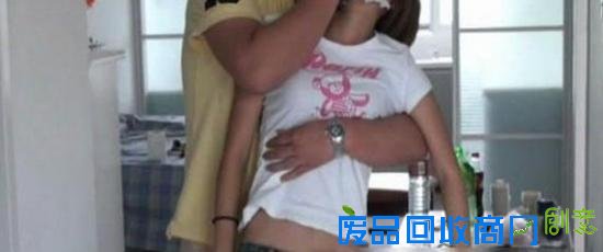 动漫店主猥亵15岁少女 大尺度强制拍摄裸照求交往