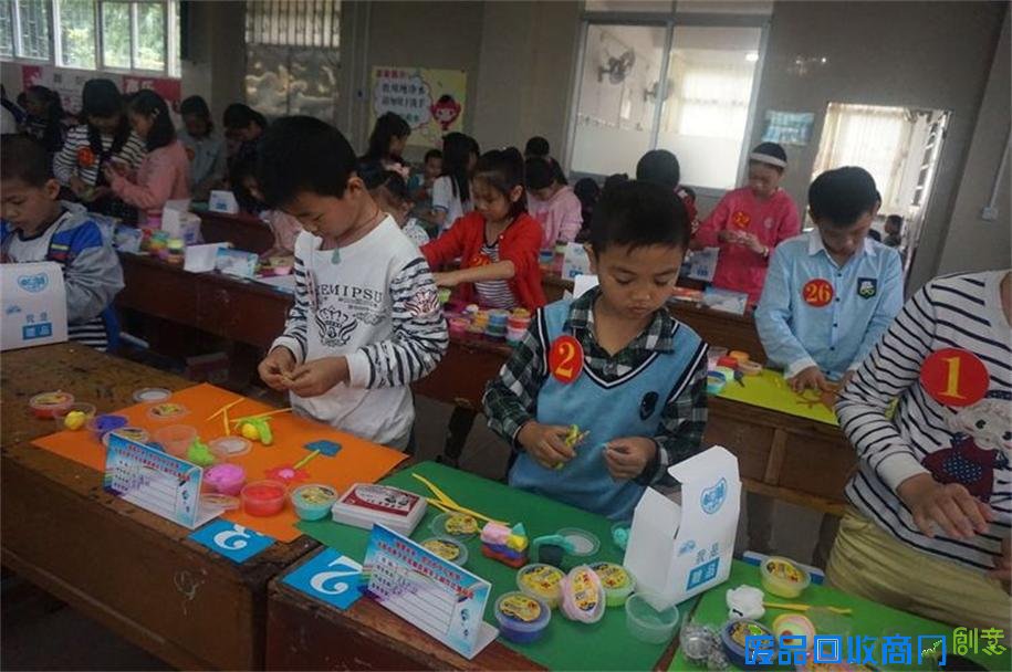 韶关市乐昌青少年宫举办第二届“憧憬未来，捏出心中七彩梦”橡皮泥手工制作