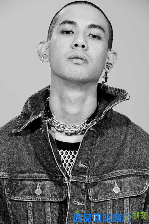 一个日本的珠宝品牌Ambush 把反叛的亚文化作为设计灵感