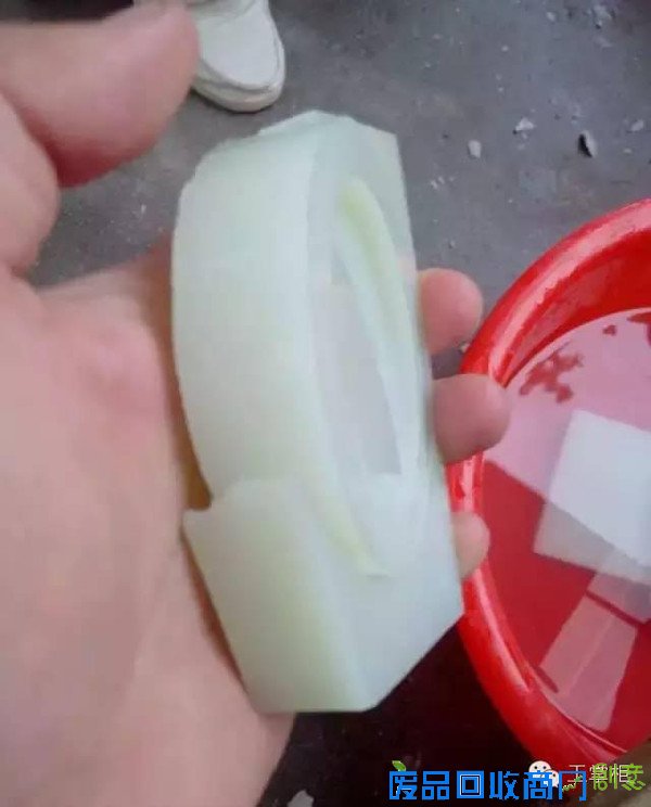 和田玉原石到手镯制作加工的全过程