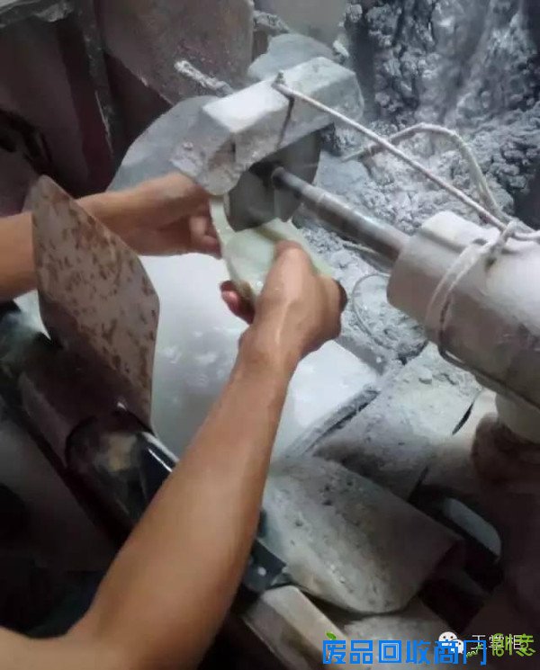 和田玉原石到手镯制作加工的全过程