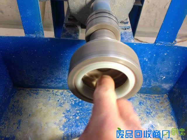 从赌石到手镯制作全过程 步步惊心