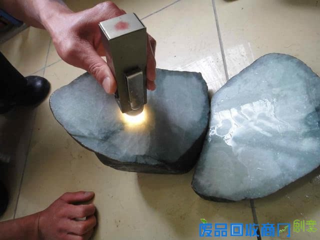 从赌石到手镯制作全过程 步步惊心