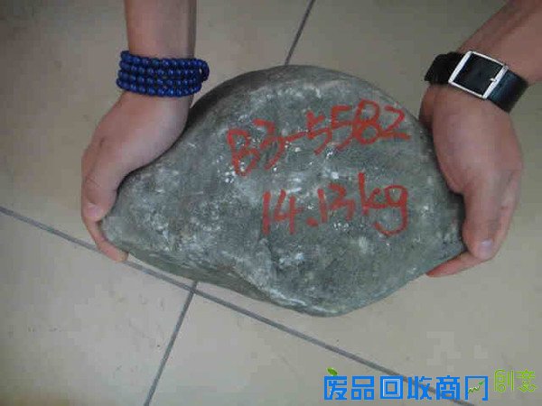 从赌石到手镯制作全过程 步步惊心