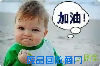 美丽的翡翠手镯是如何由其貌不扬的翡翠原石制作而