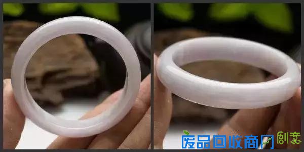 美丽的翡翠手镯是如何由其貌不扬的翡翠原石制作而