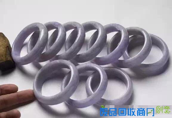 万元赌石切出千万翡翠,制作10000000手镯过程