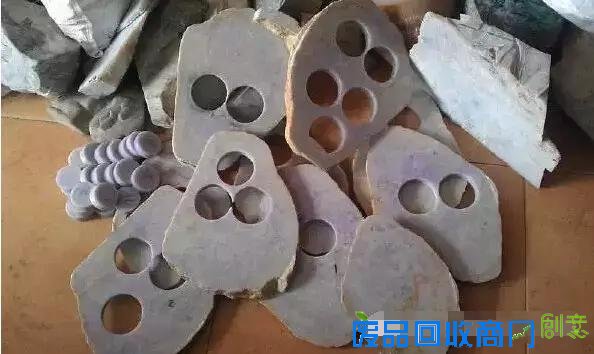 万元赌石切出千万翡翠,制作10000000手镯过程