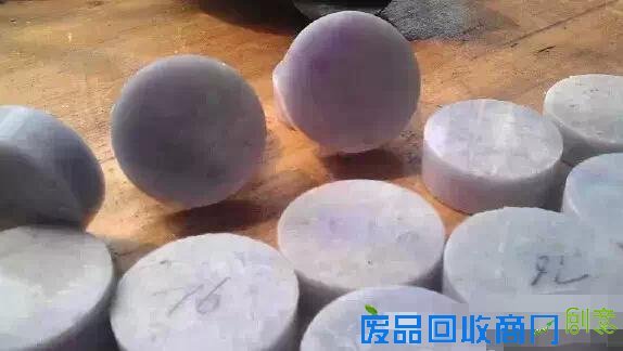 万元赌石切出千万翡翠,制作10000000手镯过程