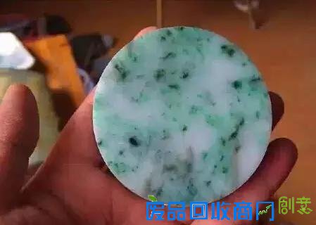 万元赌石切出千万翡翠,制作10000000手镯过程