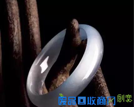 万元赌石切出千万翡翠,制作10000000手镯过程