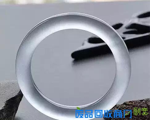 万元赌石切出千万翡翠,制作10000000手镯过程