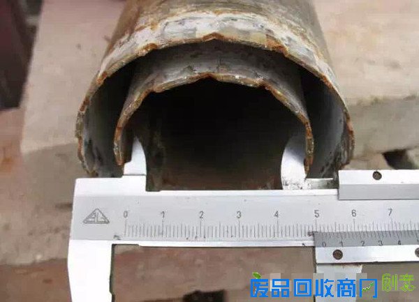 万元赌石切出千万翡翠,制作10000000手镯过程