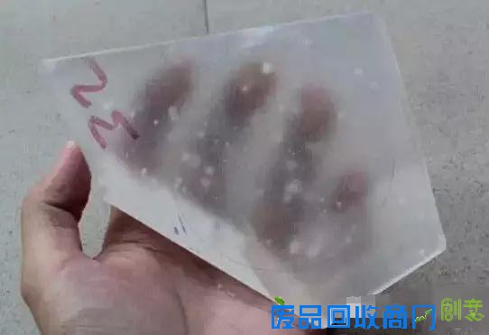 万元赌石切出千万翡翠,制作10000000手镯过程