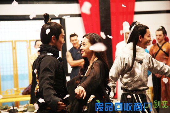 张天爱上节目不惧八卦 曝盛一伦接吻不张嘴