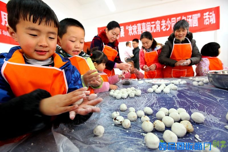 芜湖包汤圆 做花灯 看大戏 欢欢喜喜闹元宵