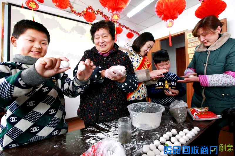 芜湖包汤圆 做花灯 看大戏 欢欢喜喜闹元宵