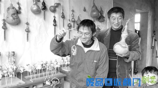 溧水有对父子民间艺人:父亲善作葫芦画 儿子喜欢捏泥人