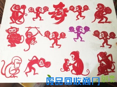此前，本报曾报道过五里社区的屠复同老人，70岁开始学剪纸，用10年时间成为剪纸“达人”。记者近日了解到，屠奶奶创作了近20种猴造型剪纸，有“长寿猴”、“福寿猴”、“快乐猴”等。