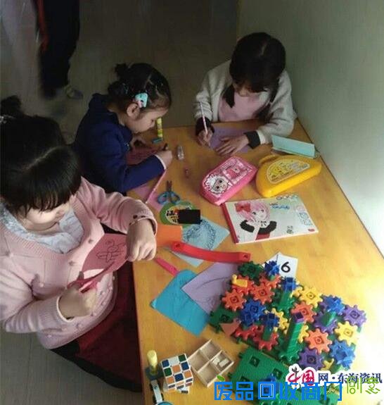 吉林延吉：民旺社区妇联组织留守儿童开展剪纸活动