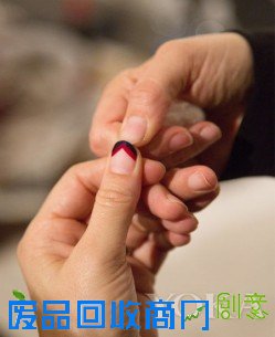 做指甲不求人：3步搞定超洋气法式美甲