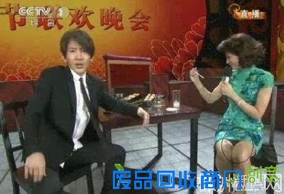 宾馆清洁工竟成央视最有名女主持，敢斥责大明星擅为小明星解围