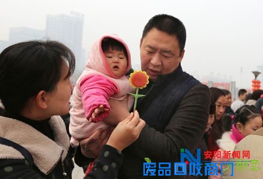 安阳：“两馆”广场赏民俗