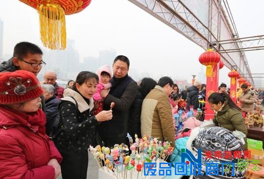 安阳：“两馆”广场赏民俗